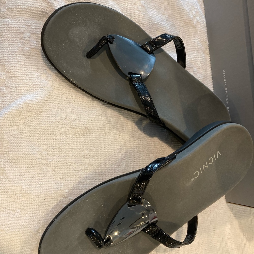 Vionic Raysa Sandal. Size 6 - Picture 2 of 3